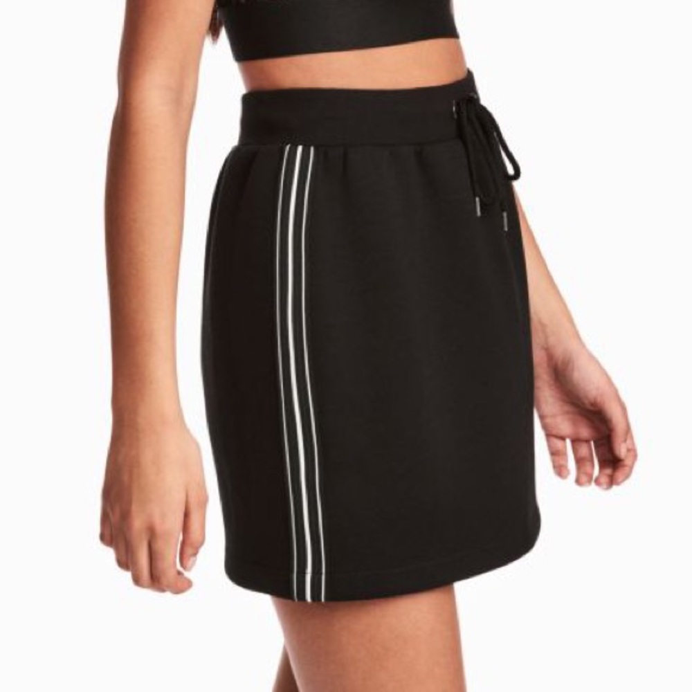 H&M “Short Skirt”